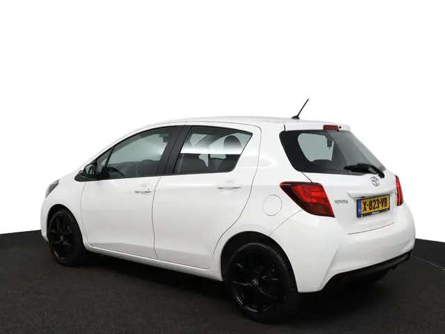 Toyota Yaris 1.0 VVT-i Comfort 2015 Benzine 12
