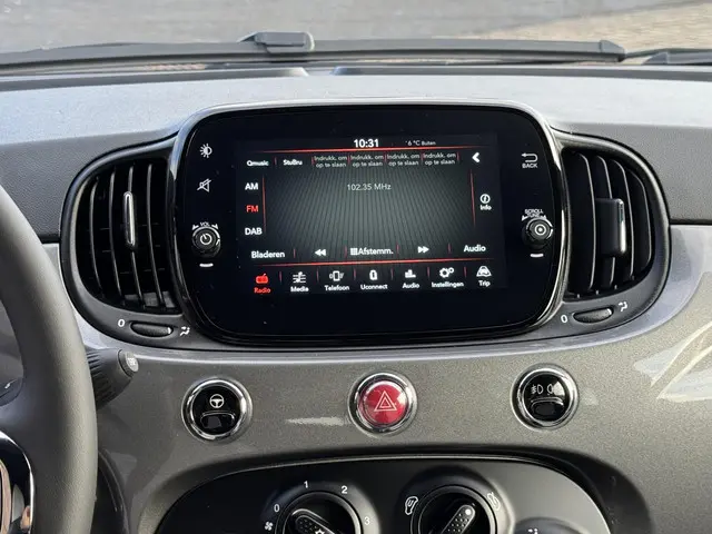 Fiat 500C 1.0 Hybrid Club 2022 Benzine 25