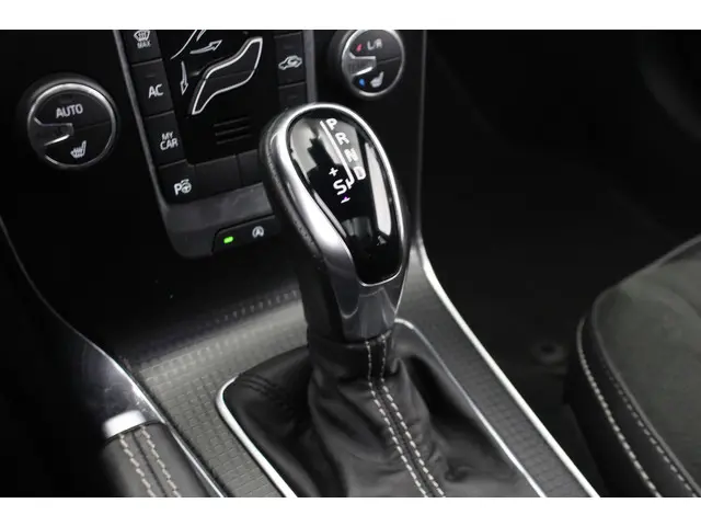 Volvo V40 1.5 T3 Polar+ Sport 2020 Benzine 17