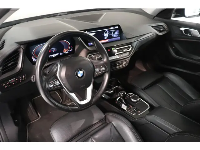 BMW 1 Serie 118i Business Edition Plus 2022 Benzine 24