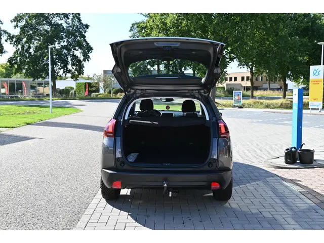 Peugeot 2008 1.2 PureTech Signature 2019 Benzine 7