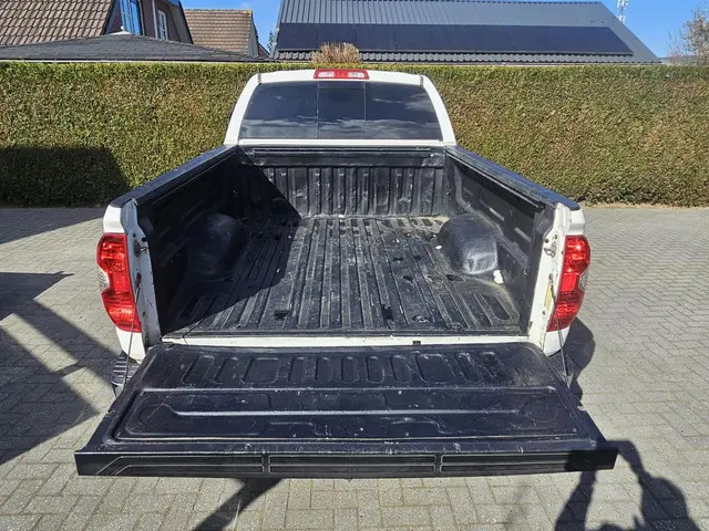 Toyota Tundra 5.7L V8 2015 Benzine 11