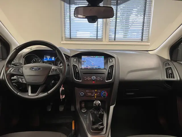 Ford Focus 1.0 Trend Edition PDC/NAVI/CLIMATE 2015 Benzine 8
