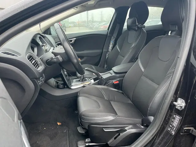 Volvo V40 2.0 T3 150pk Nordic+ 2017 Benzine 4