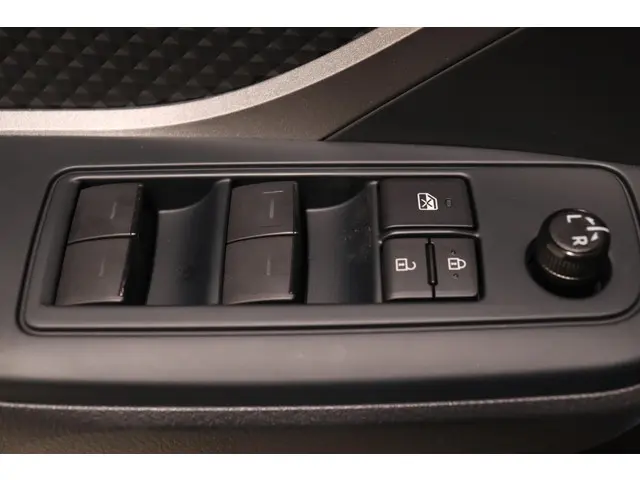 Toyota C-HR 1.8 Hybrid Active, 2022 Hybride Benzine 16