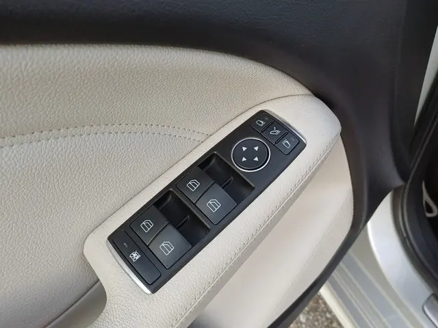 Mercedes-Benz B-Klasse 180 Prestige 2013 Benzine 28