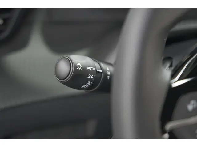 Peugeot 2008 Hybrid 145 e-DCS6 GT 2025 Hybride Benzine 37