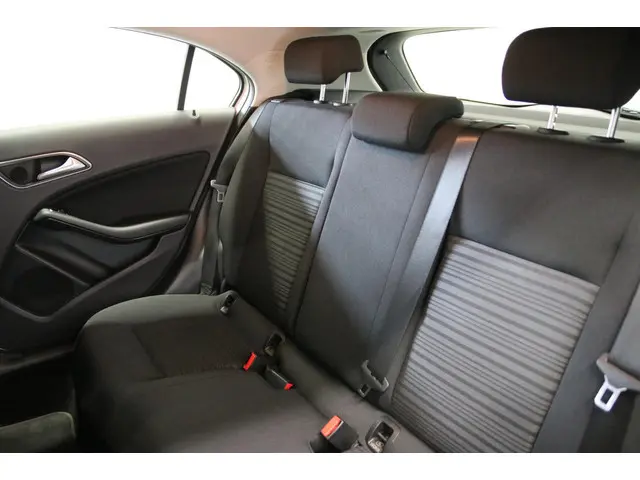 Mercedes-Benz A-Klasse 180/ Origineel NL/ NAP 2015 Benzine 9