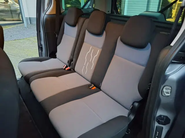 Peugeot Partner Tepee 1.2 PureTech Active 2016 Benzine 28