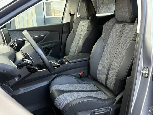 Peugeot 3008 1.6 PureTech Allure Automaat 2018 Benzine 9