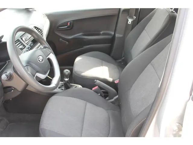 Kia Picanto 1.0 CVVT 2012 Benzine 8