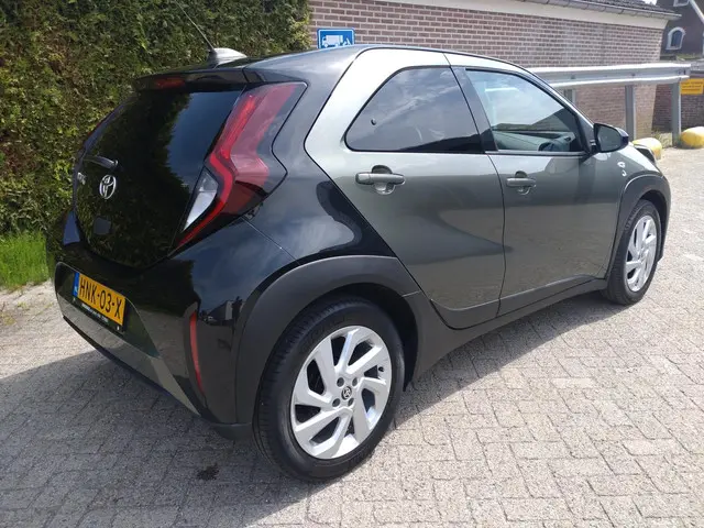 Toyota Aygo X 1.0 VVT-i S-CVT first 2022 Benzine 3