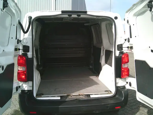 Toyota ProAce Worker 1.5 D-4D Cool Comfort 2019 Diesel 6