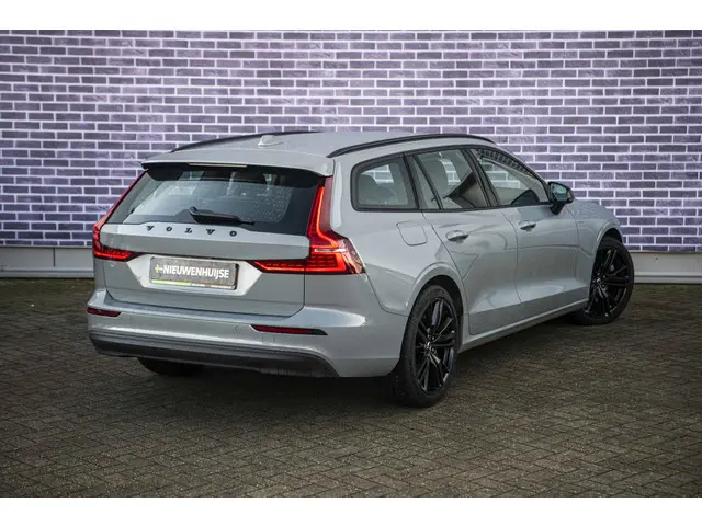 Volvo V60 2.0 B3 Essential Edition 2023 Benzine 15