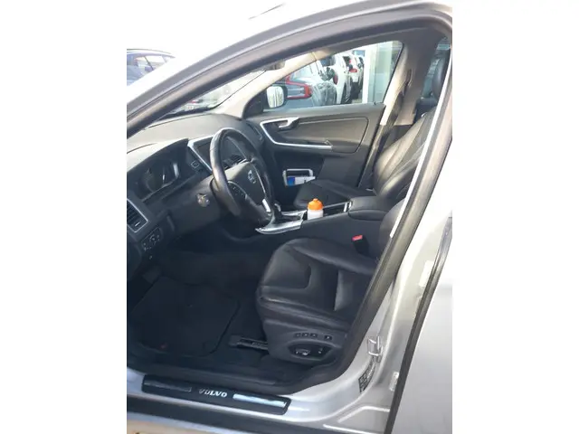 Volvo XC60 2.0 T5 Summum 2016 Benzine 6