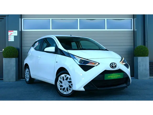 Toyota Aygo 1.0 VVT-i x-play 2020 Benzine 9