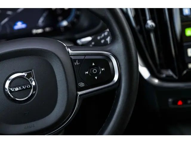 Volvo V60 2.0 B3 Essential Edition 2023 Benzine 26