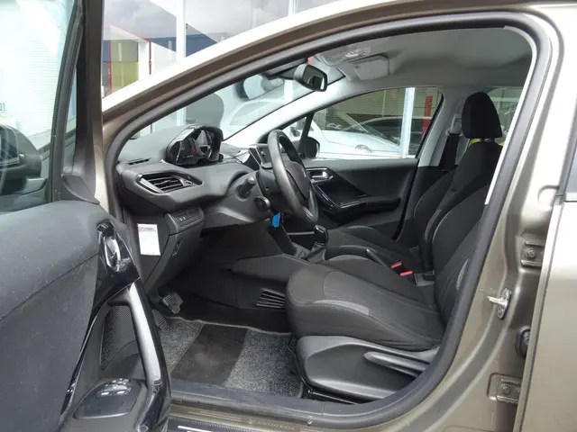 Peugeot 208 1.2 VTi Allure 2012 Benzine 7