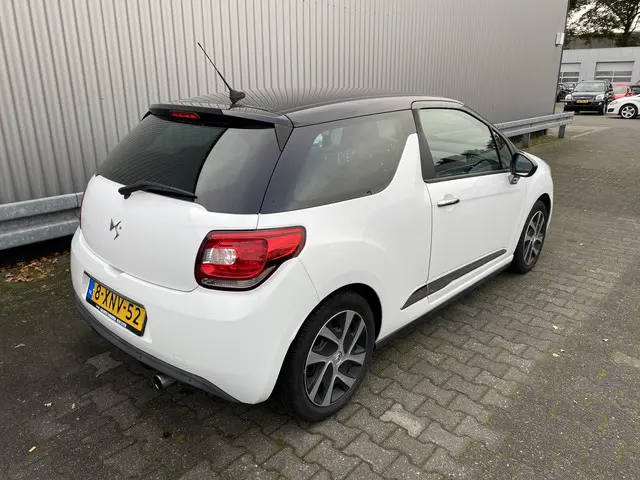 Citroën DS3 1.2 VTi So Chic 2014 Benzine 2