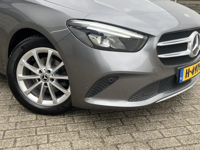 Mercedes-Benz B-Klasse 180 Launch Edition 2020 Benzine 42