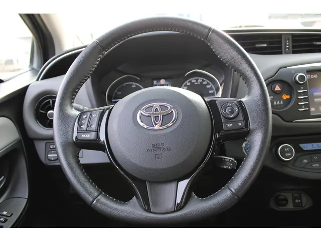 Toyota Yaris 1.5 Hybrid Dynamic 2019 Hybride Benzine 19