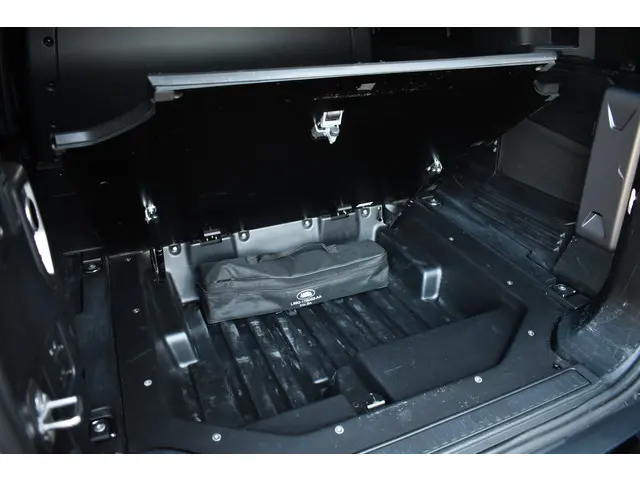 Land Rover Defender 110 D300 SE 2021 Diesel 46