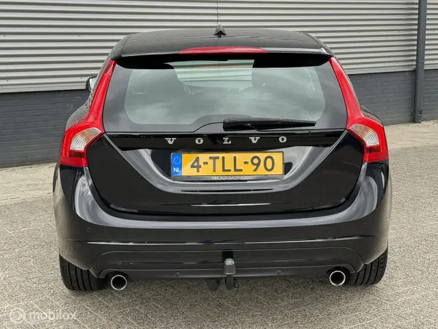 Volvo V60 1.6 T3 Momentum AUTOMAAT, TREKHAAK 2014 Benzine 8