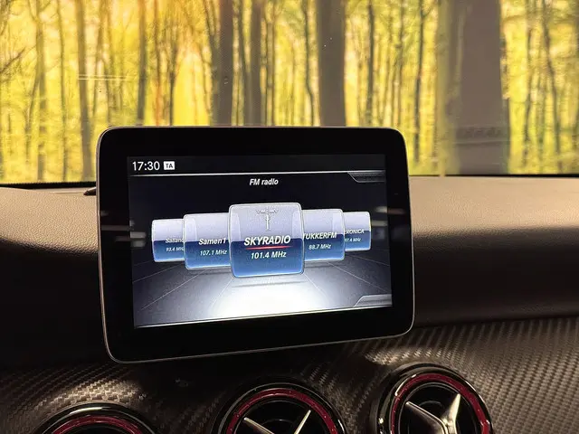 Mercedes-Benz A-Klasse AMG 45 4MATIC 2017 Benzine 15