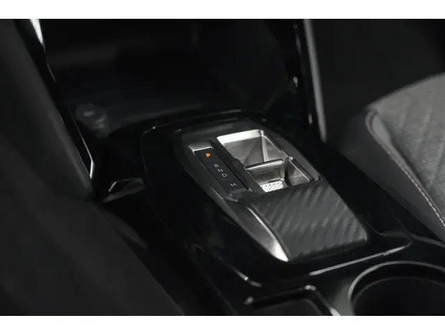 Peugeot 2008 PureTech 130 EAT8 Allure 2024 Benzine 42