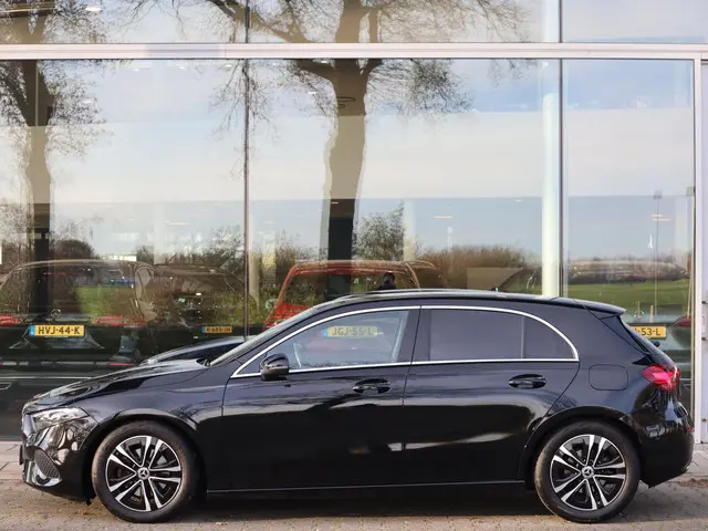 Mercedes-Benz A-Klasse 180 Business Line 2023 Benzine 4