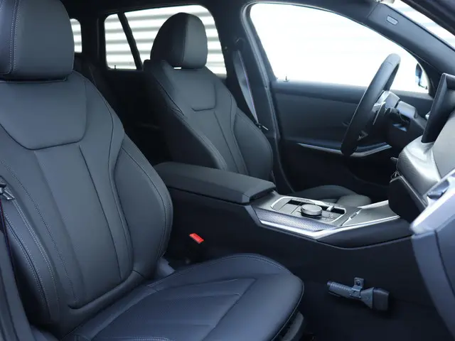 BMW 3 Serie Touring 330e 2025 Hybride Benzine 8