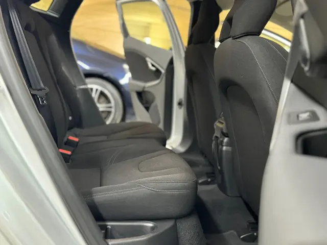 Volvo V40 2.0 T2 Momentum NAVI CRUISE PDC 2017 Benzine 17