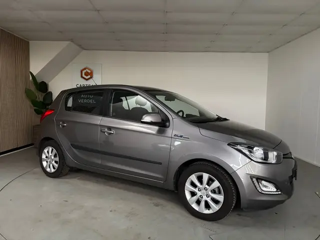 Hyundai i20 1.2i i-Deal Airco, LMV 2014 Benzine 10