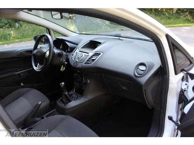 Ford Fiesta 1.25 2015 Benzine 12