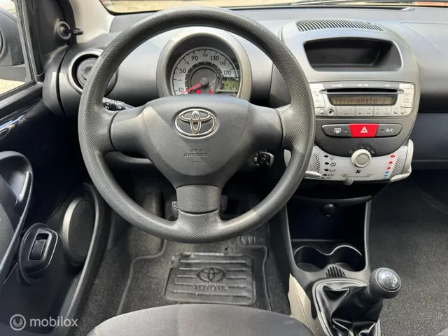 Toyota Aygo 1.0 VVT-i Now Zwart 2013 2013 Benzine 13
