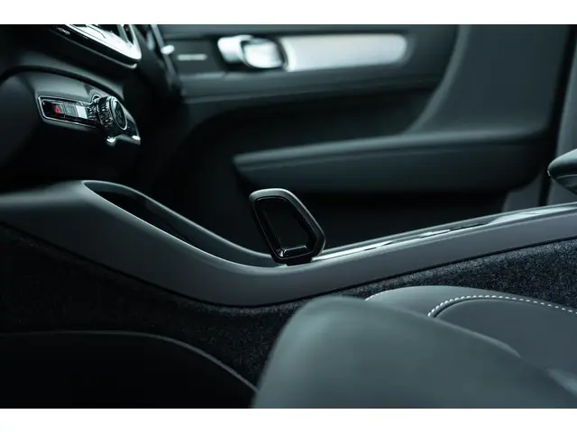 Volvo XC40 B4 Plus Black Edition 197 pk 2025 Benzine 8