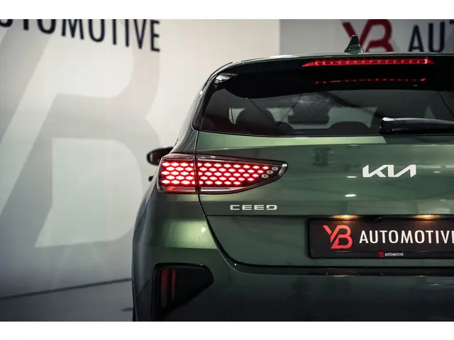 Kia Ceed 1.6 T-GDi GT 2023 Benzine 13