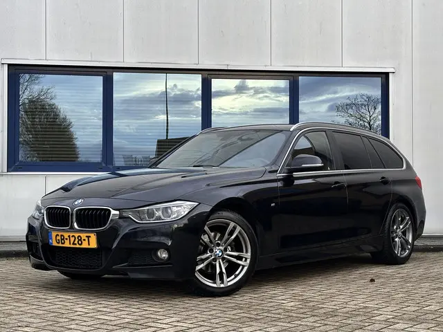 BMW 3 Serie Touring 320i High Executive 2015 Benzine 31
