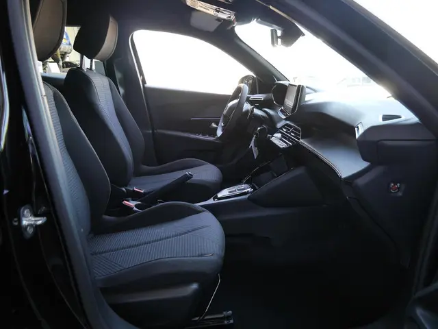 Peugeot 2008 1.2 Hybrid 145PK Style 2025 Hybride Benzine 14