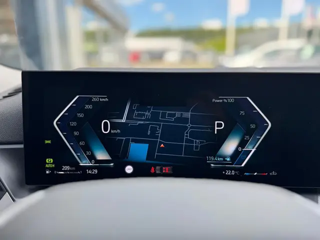 BMW 3 Serie Touring 318i 2023 Benzine 19