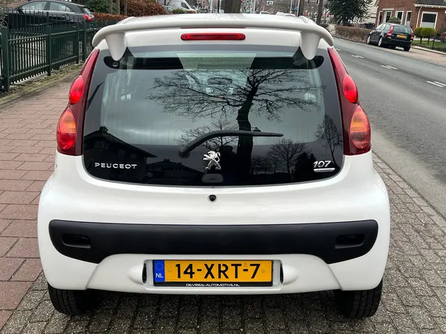 Peugeot 107 1.0 EXCLUSIVE NL-AUTO-NAP 2012 Benzine 23
