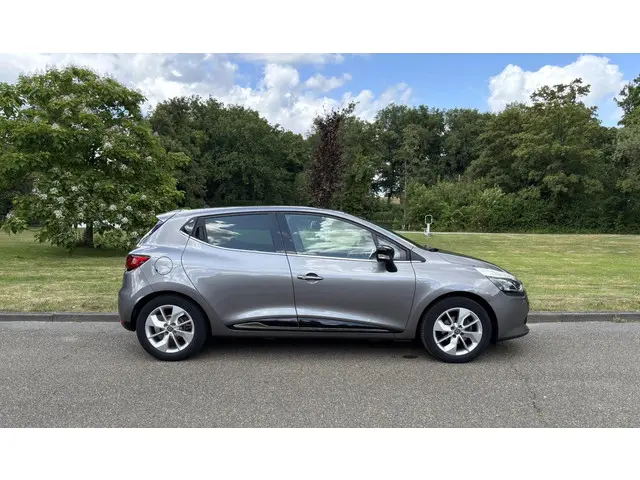 Renault Clio Your Classic Car SOLD. 2016 Benzine 8