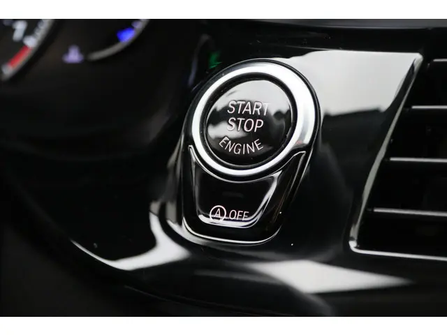 BMW 5 Serie Touring 520i High Executive 2018 Benzine 43