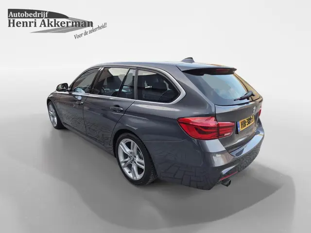 BMW 3 Serie Touring 318i M Sport 2015 Benzine 3