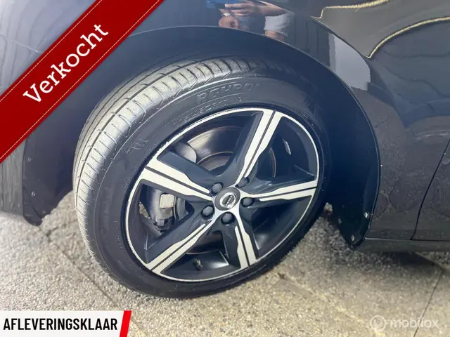 Volvo V40 2.0 T4 R-Design 2017 Benzine 27