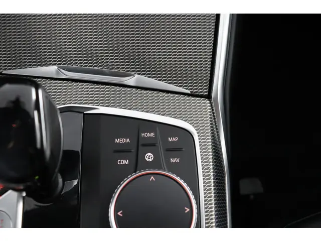 BMW 3 Serie 330i High Executive 2020 Benzine 61