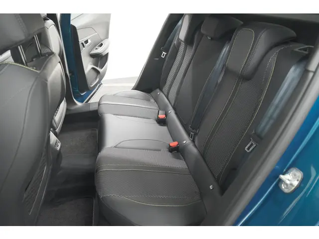 Peugeot 2008 Hybrid 145 e-DCS6 GT 2025 Hybride Benzine 30