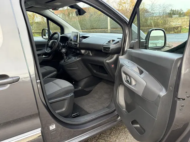 Toyota ProAce CITY Verso 1.2 Turbo Live 2024 Benzine 17