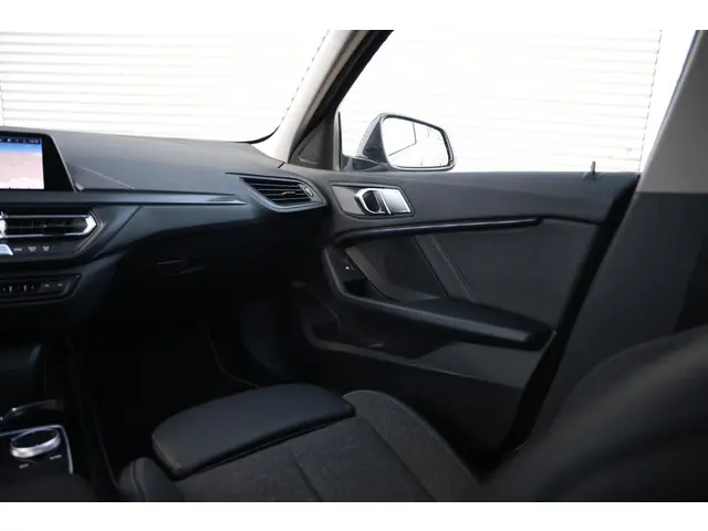 BMW 1 Serie 118i Executive Sportline Aut. 2021 Benzine 52