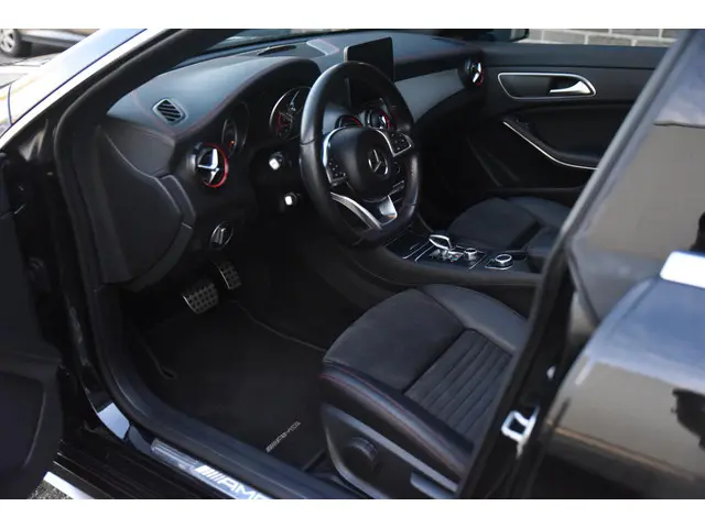 Mercedes-Benz CLA AMG 45 4MATIC 2017 Benzine 2